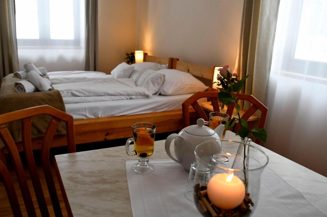 Gosciniec Pod Lubomirem Bed and Breakfast Weglowka  Exteriör bild