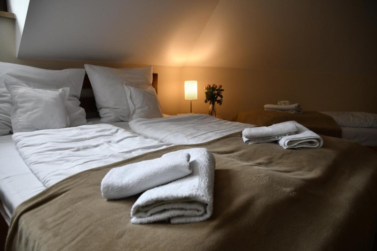 Gosciniec Pod Lubomirem Bed and Breakfast Weglowka  Exteriör bild