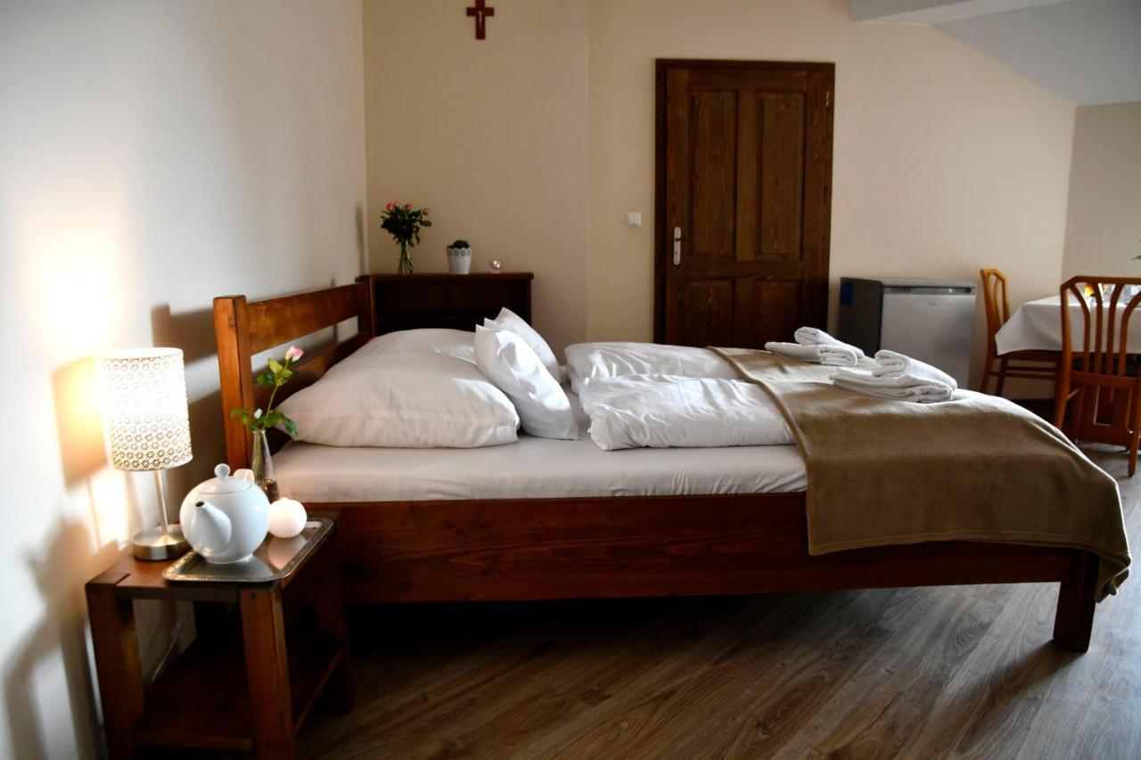 Gosciniec Pod Lubomirem Bed and Breakfast Weglowka  Exteriör bild