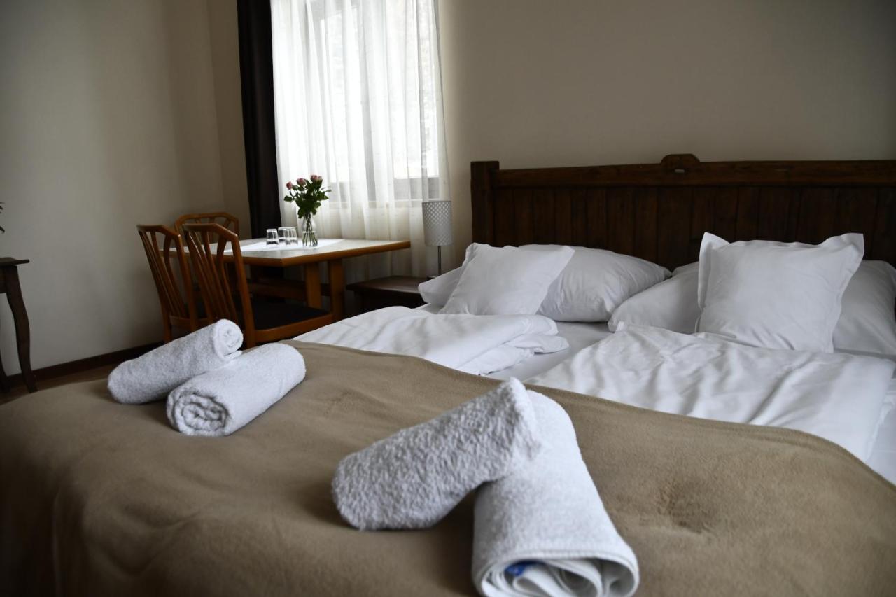 Gosciniec Pod Lubomirem Bed and Breakfast Weglowka  Exteriör bild
