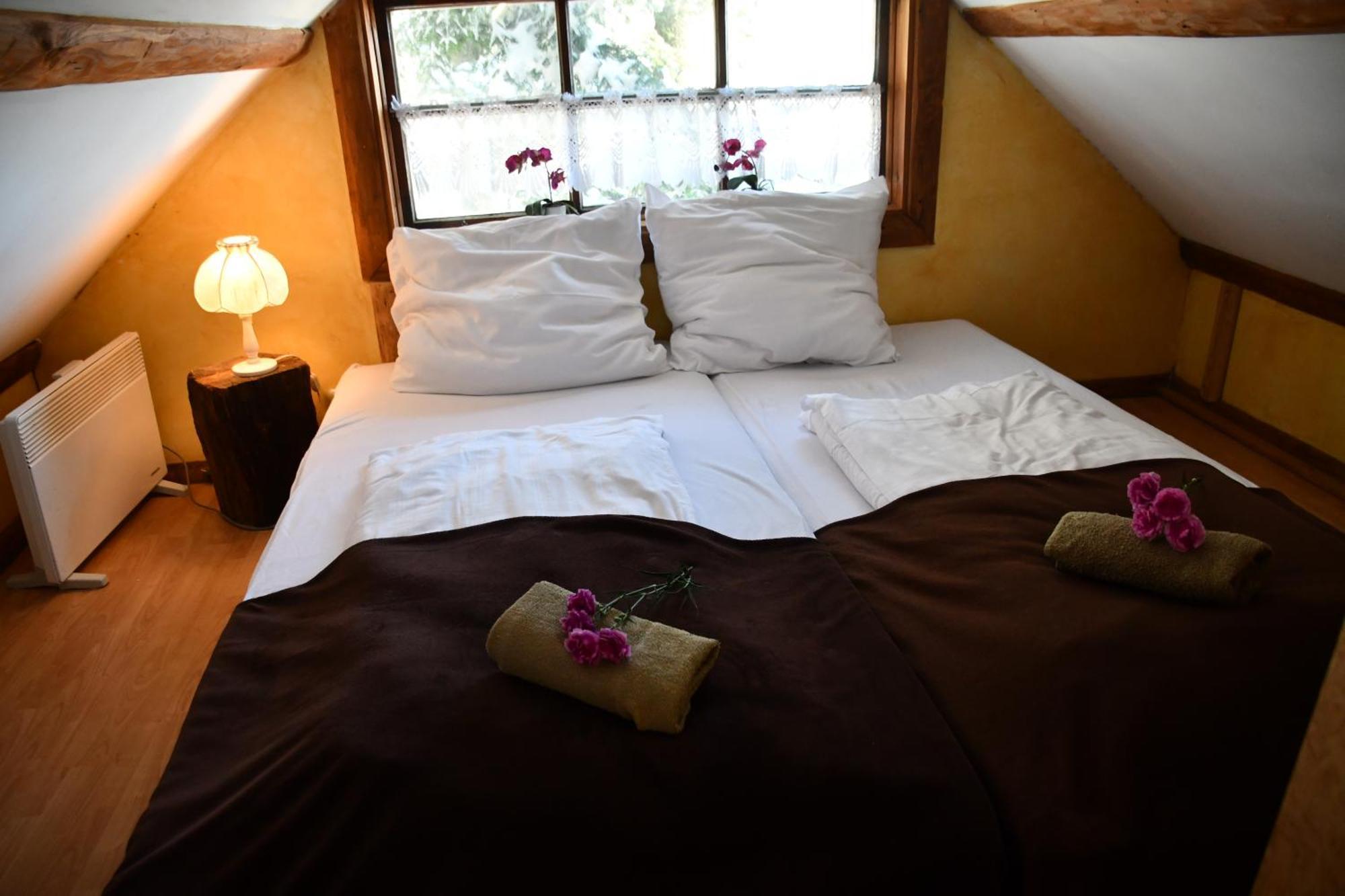 Gosciniec Pod Lubomirem Bed and Breakfast Weglowka  Exteriör bild
