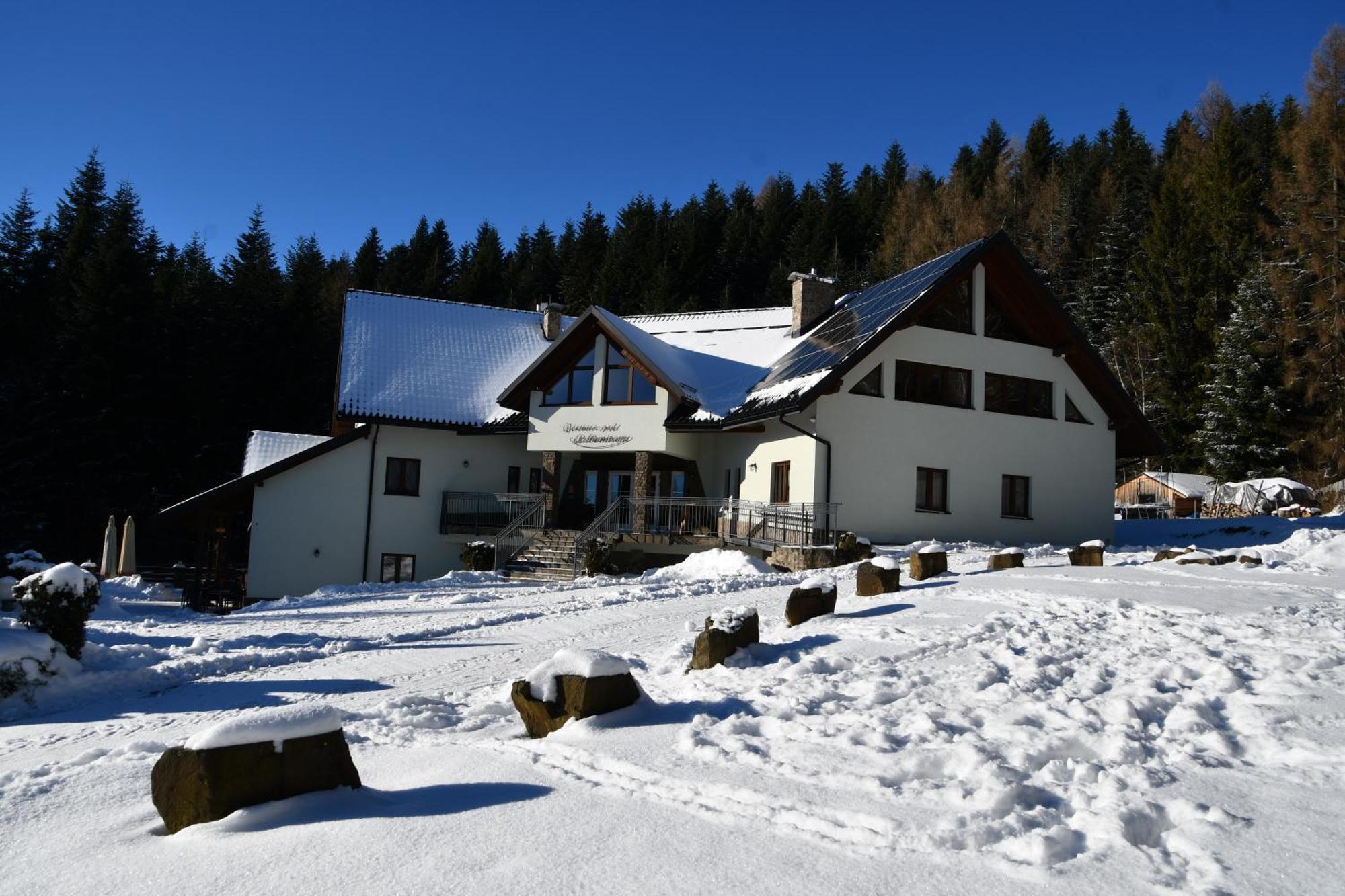 Gosciniec Pod Lubomirem Bed and Breakfast Weglowka  Exteriör bild