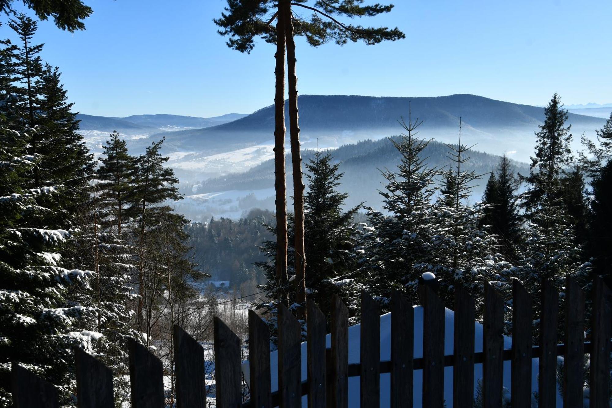 Gosciniec Pod Lubomirem Bed and Breakfast Weglowka  Exteriör bild