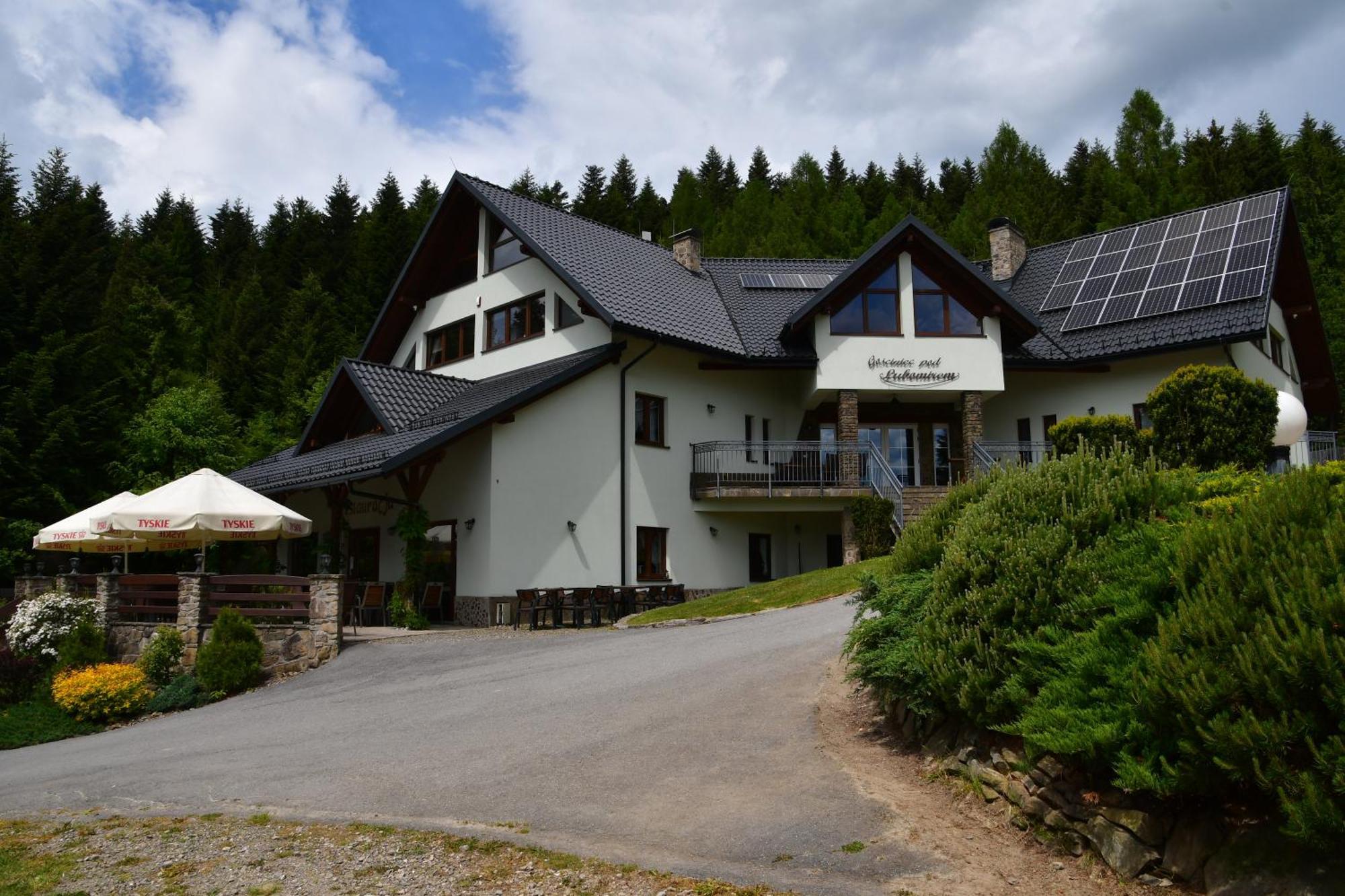Gosciniec Pod Lubomirem Bed and Breakfast Weglowka  Exteriör bild